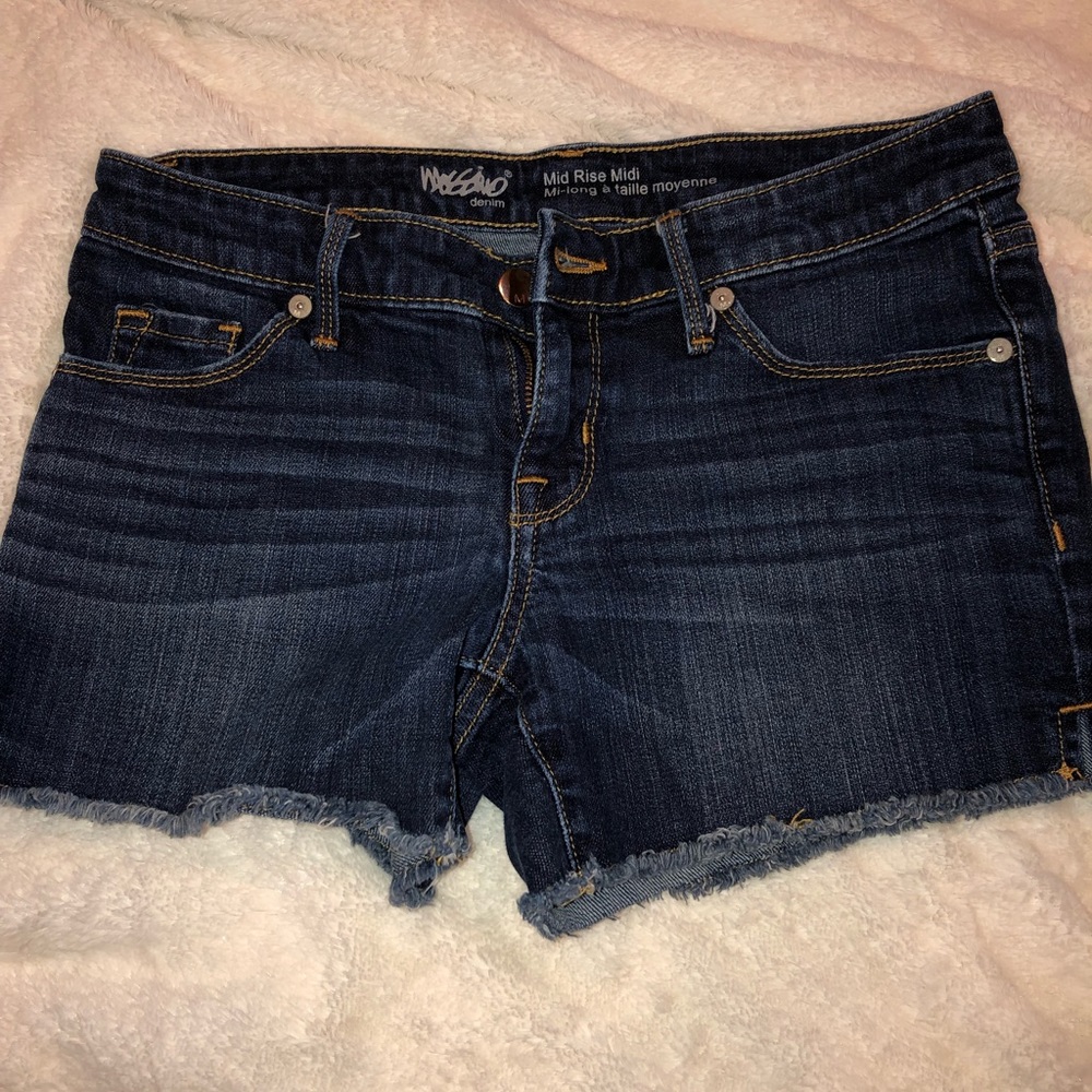 Missimo Denim shorts (Mid-Rise Midi fit)